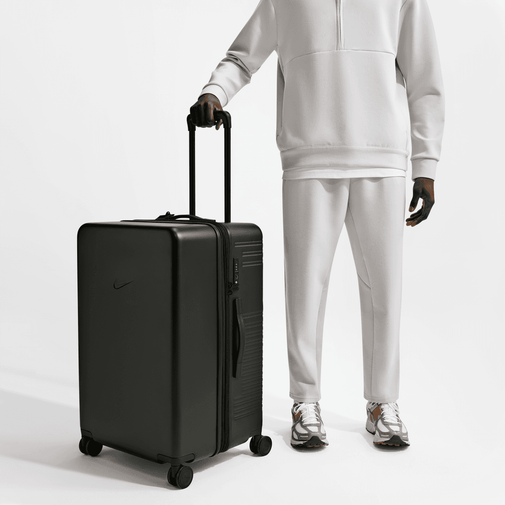 Nike 29 IN Hardshell Luggage