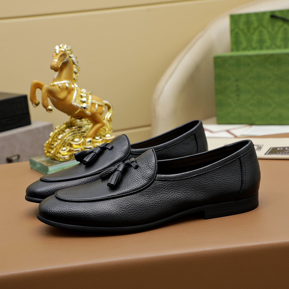 Gucci Textured Tassel Loafers